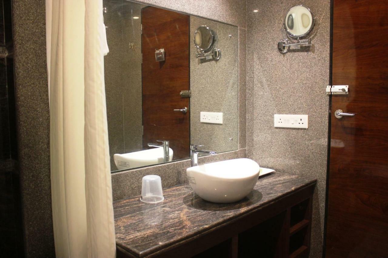 Hotel Simla 西里古里 外观 照片